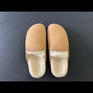 Brand new 100% Wool Clogs shoes - women size 8